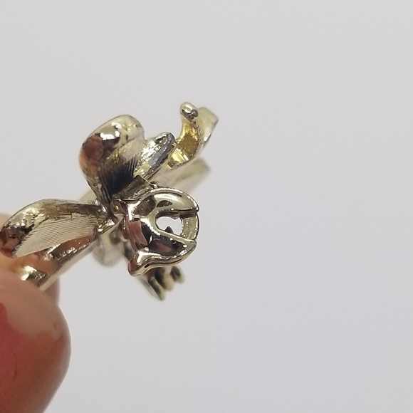 Gold tone dragonfly pin - Picture 3 of 5